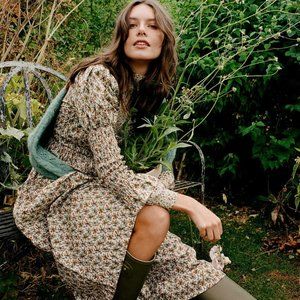 MERIBEL DRESS IN CRÈME FLEURS D'AVIGNON